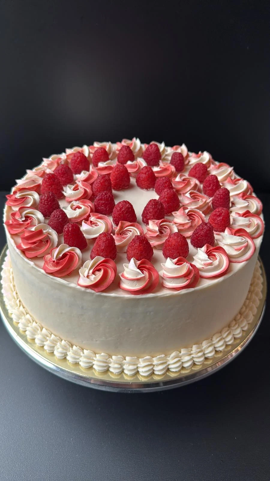 Egg less bakery, Vegan Bakery, Chicago Bakery, Yummy Delicious Cake, Raspberry Cake, Red Cake, White Cake, Buttercream cake